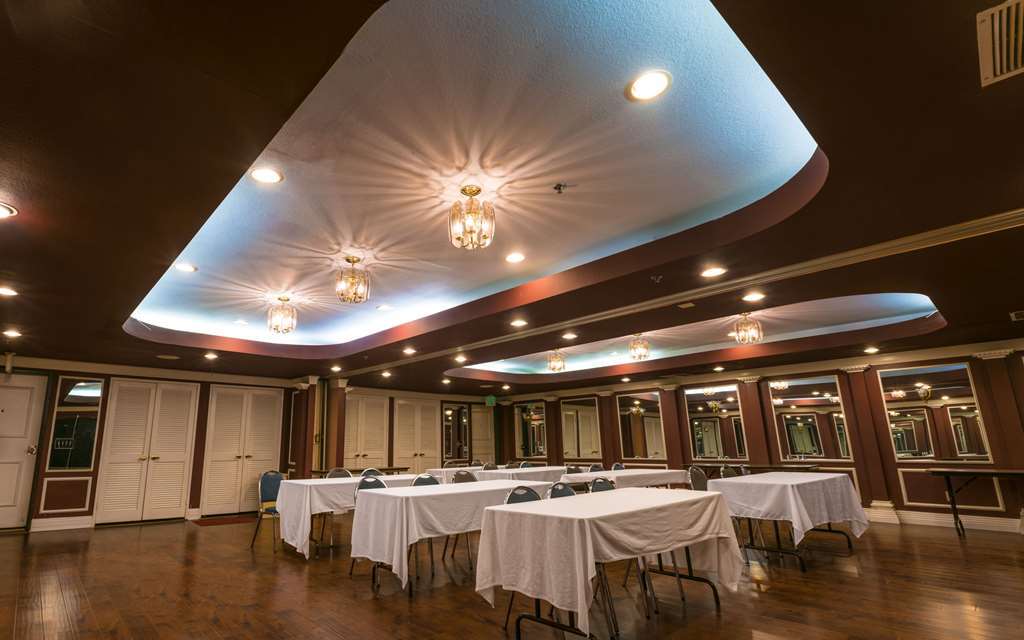 San Bernardino Inn & Suites 設備 写真