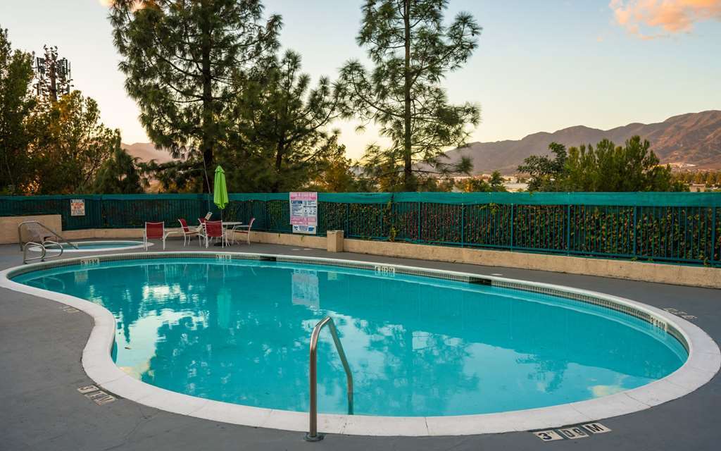 San Bernardino Inn & Suites 設備 写真
