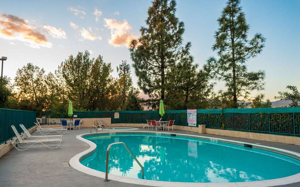 San Bernardino Inn & Suites 設備 写真