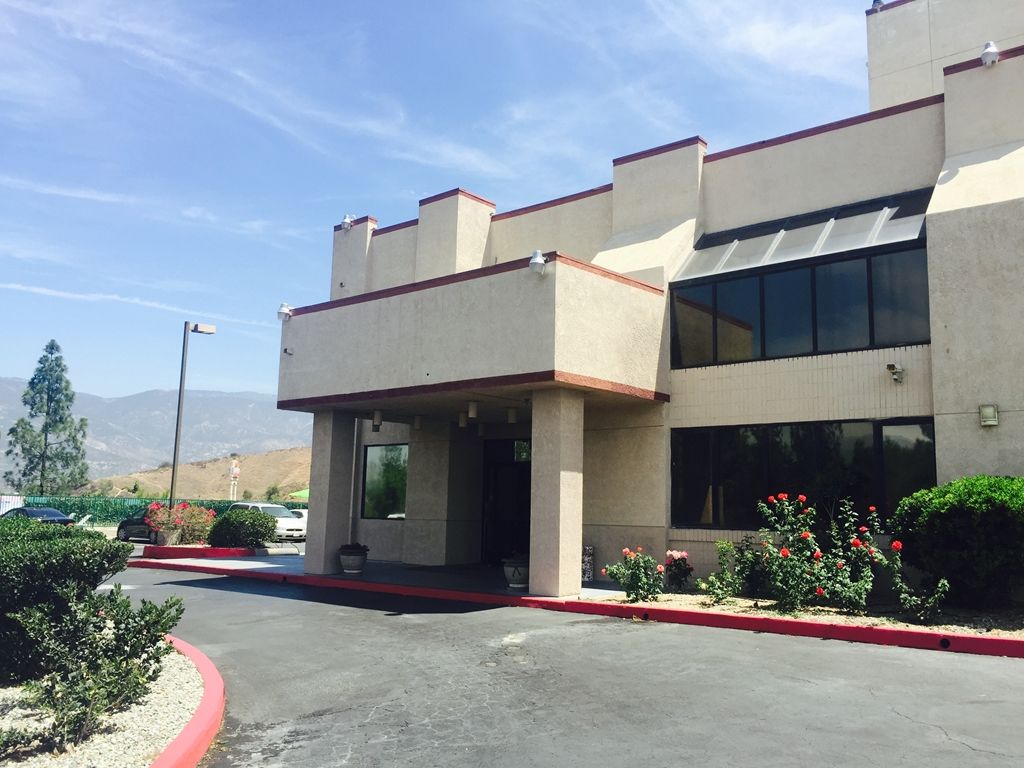 San Bernardino Inn & Suites エクステリア 写真