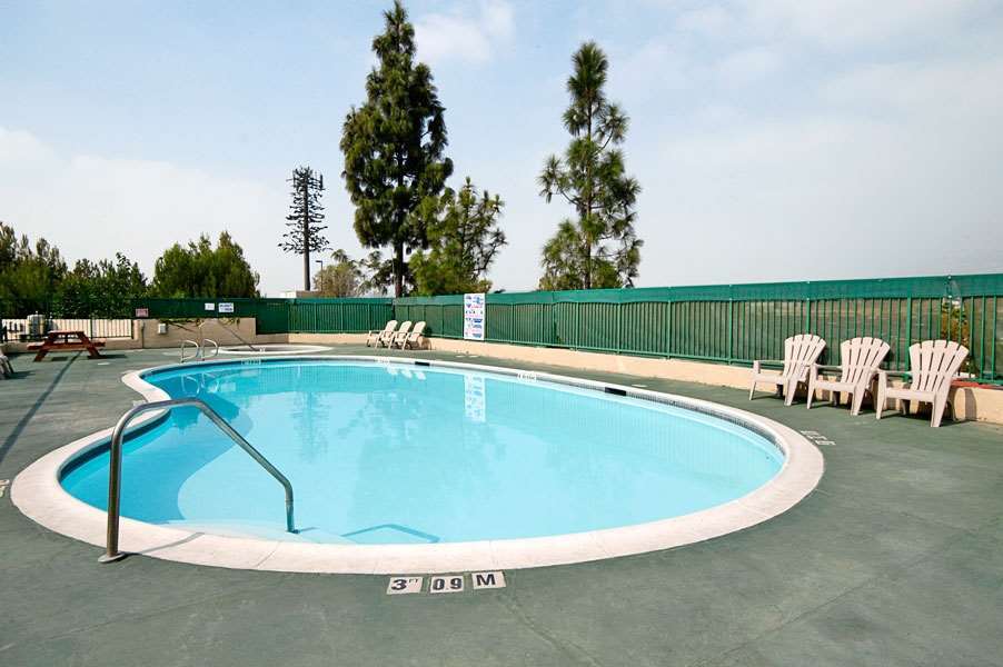 San Bernardino Inn & Suites 設備 写真
