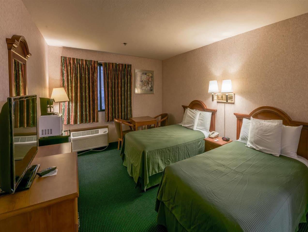 San Bernardino Inn & Suites エクステリア 写真